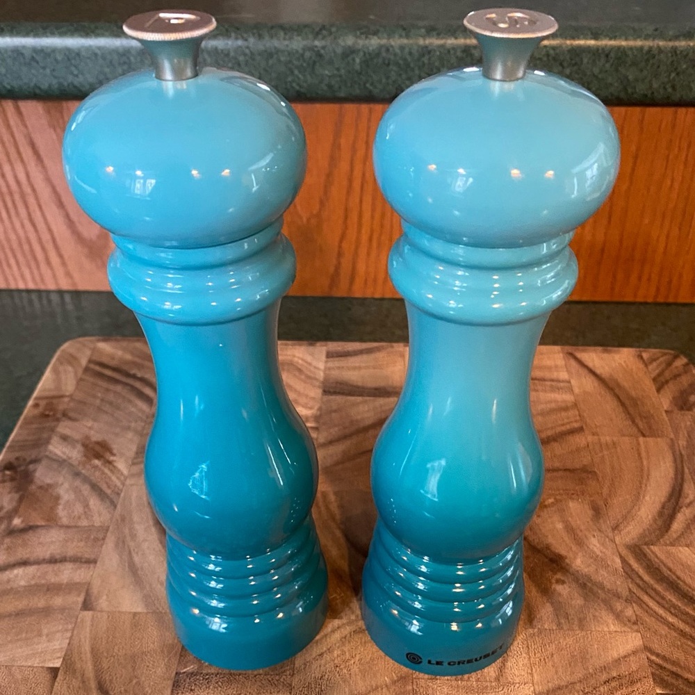 Le Creuset Salt and Pepper Mill Set